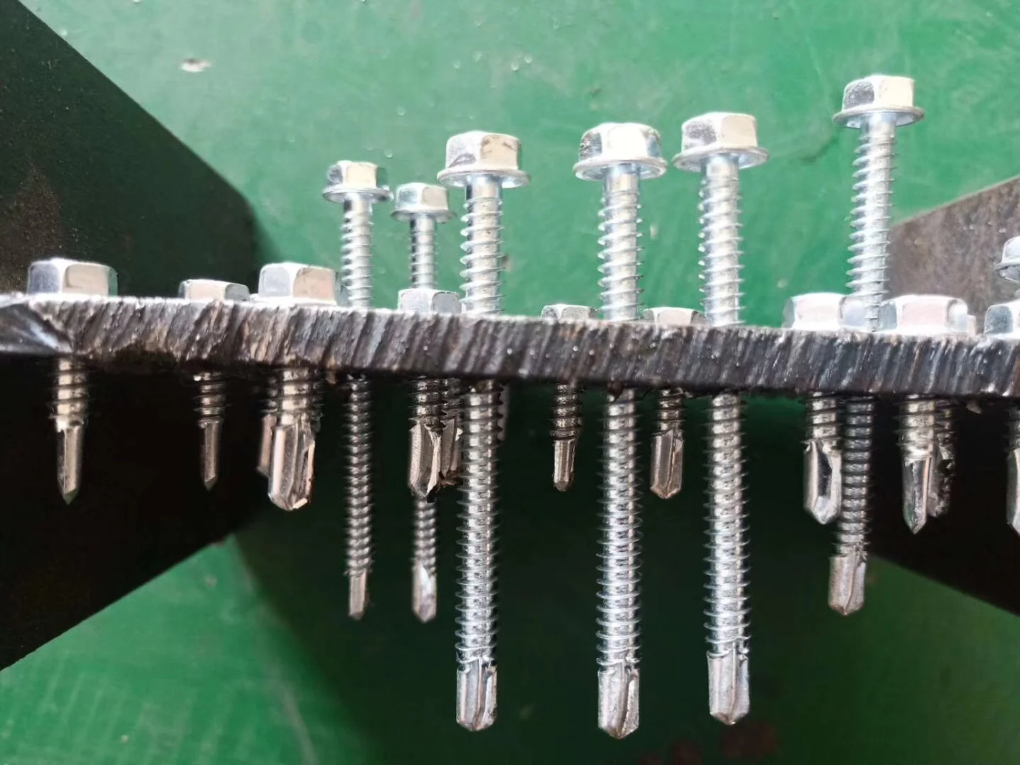 galvanized hex head self drilling screws for metal roofing with EPDM washer