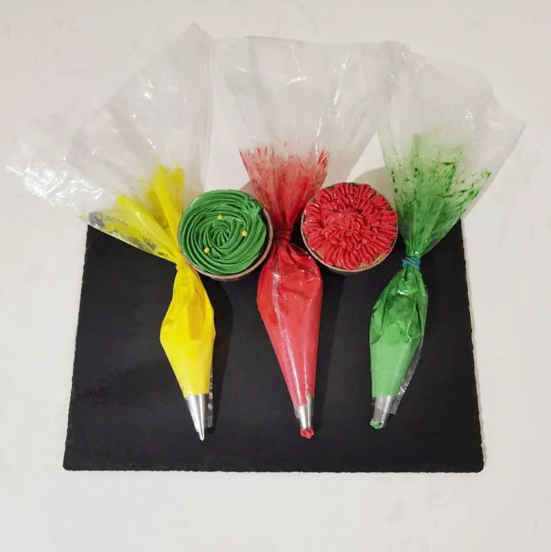 Hot sale plastic piping bags icing cake decorators in cake tool