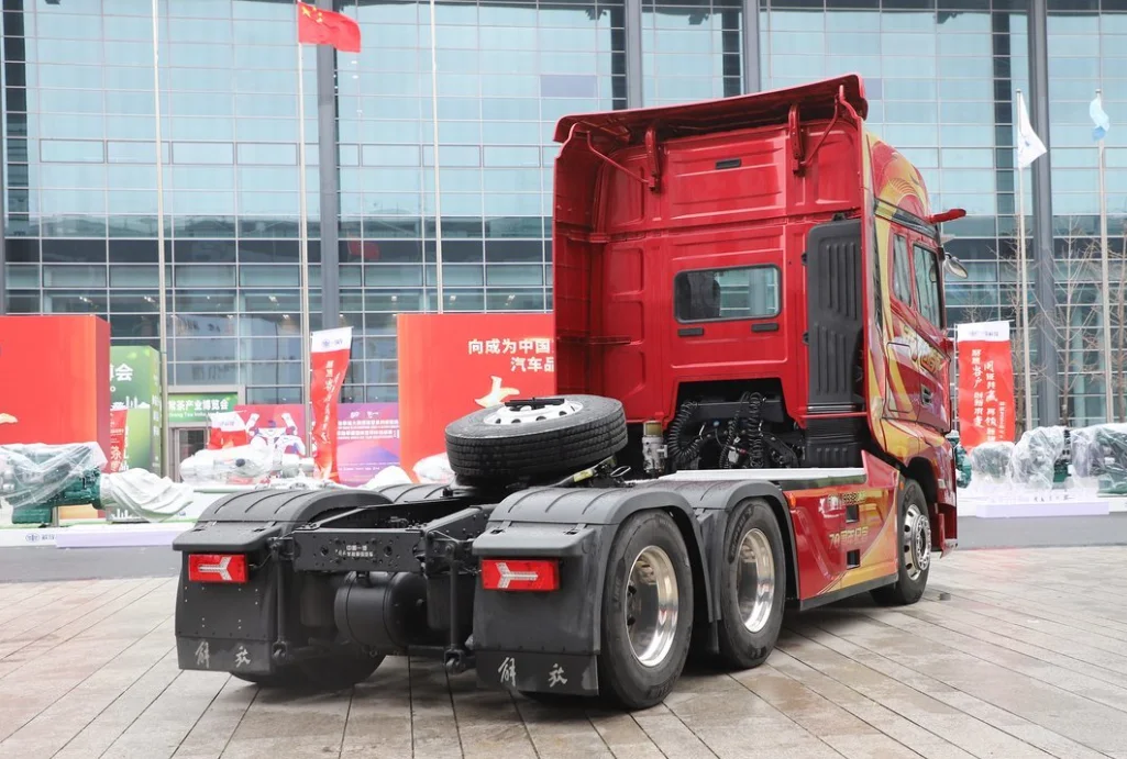 FAW Jiefang New J7 Pioneer Edition 700HP 6X4 AMT Automatic Transmission Tractor Truck