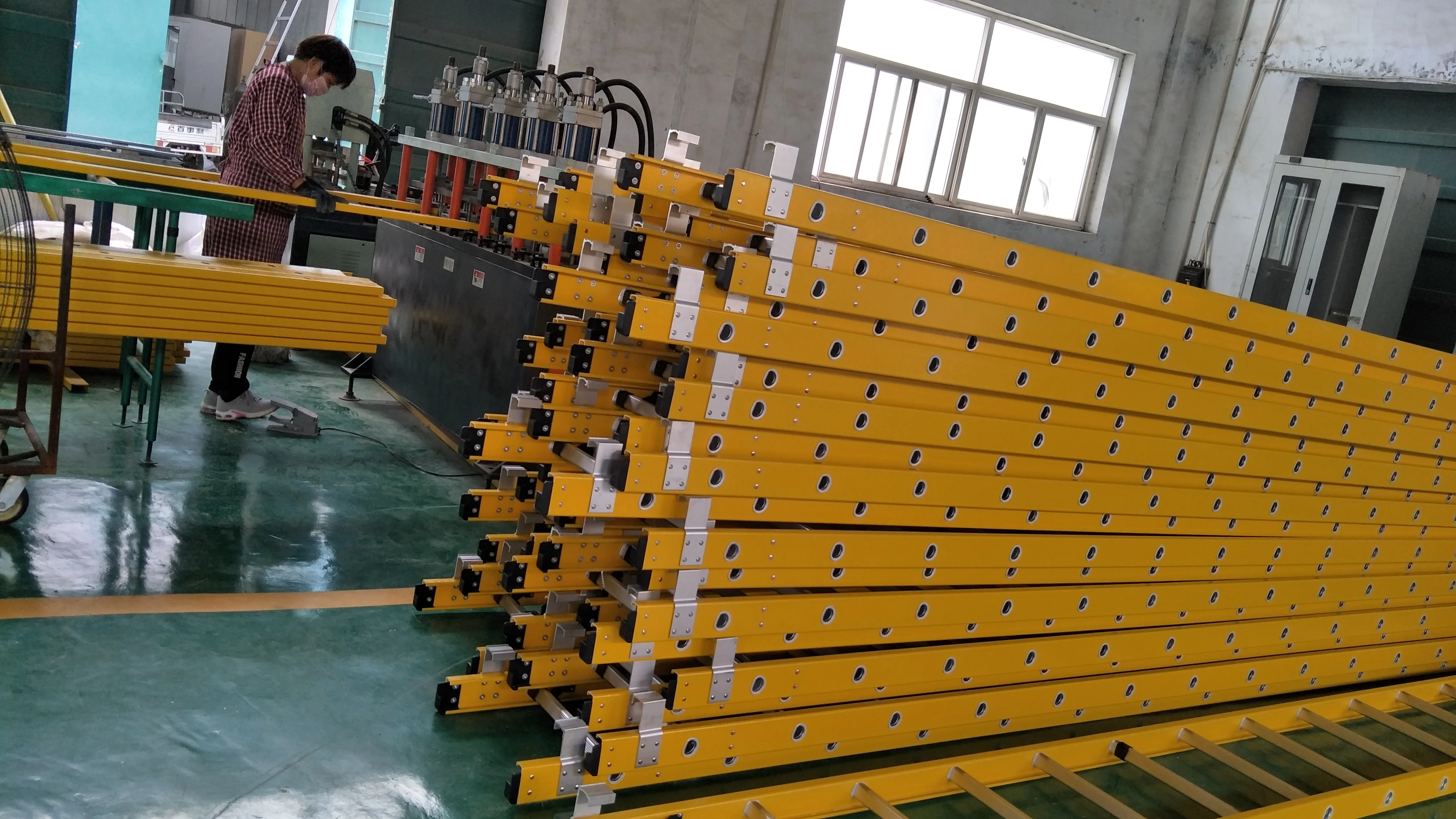 Стандарт EN131 32 фута непроводящая удлинительная лестница из стекловолокна