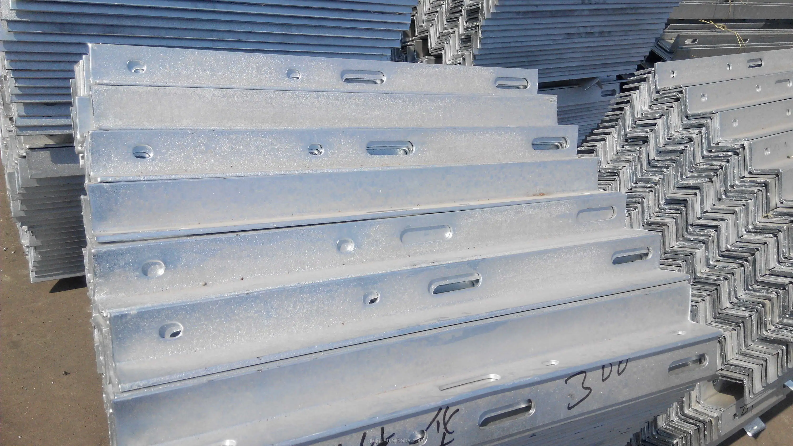 Поставки от китайского производителя горячеоцинкованного железа поперечных рычагов и аксессуары для электрическая арматура