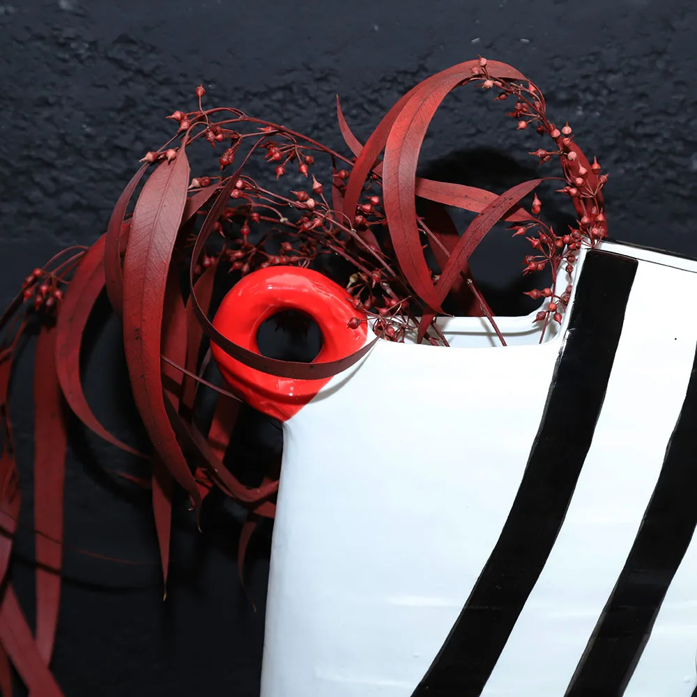 Modern Italian White Red Ceramic Flower Ware Vase European Style Office Model Room & Home Garden Decoration Simple yet Elegant