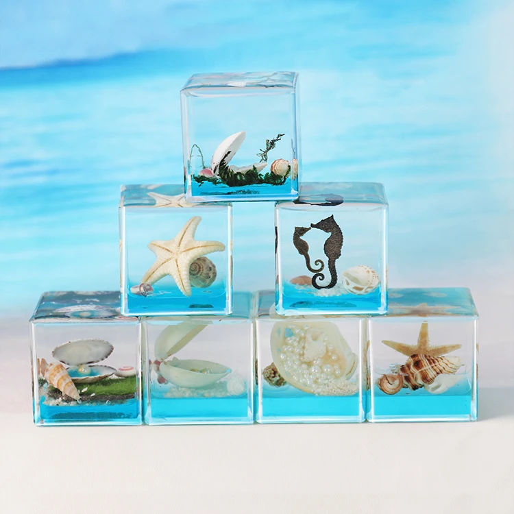 Fantasy Theme Cube Seahorse Collectible Art Resin Sea horse Paperweight Crystal Figurine for Christmas Gifts and Desk Artifacts