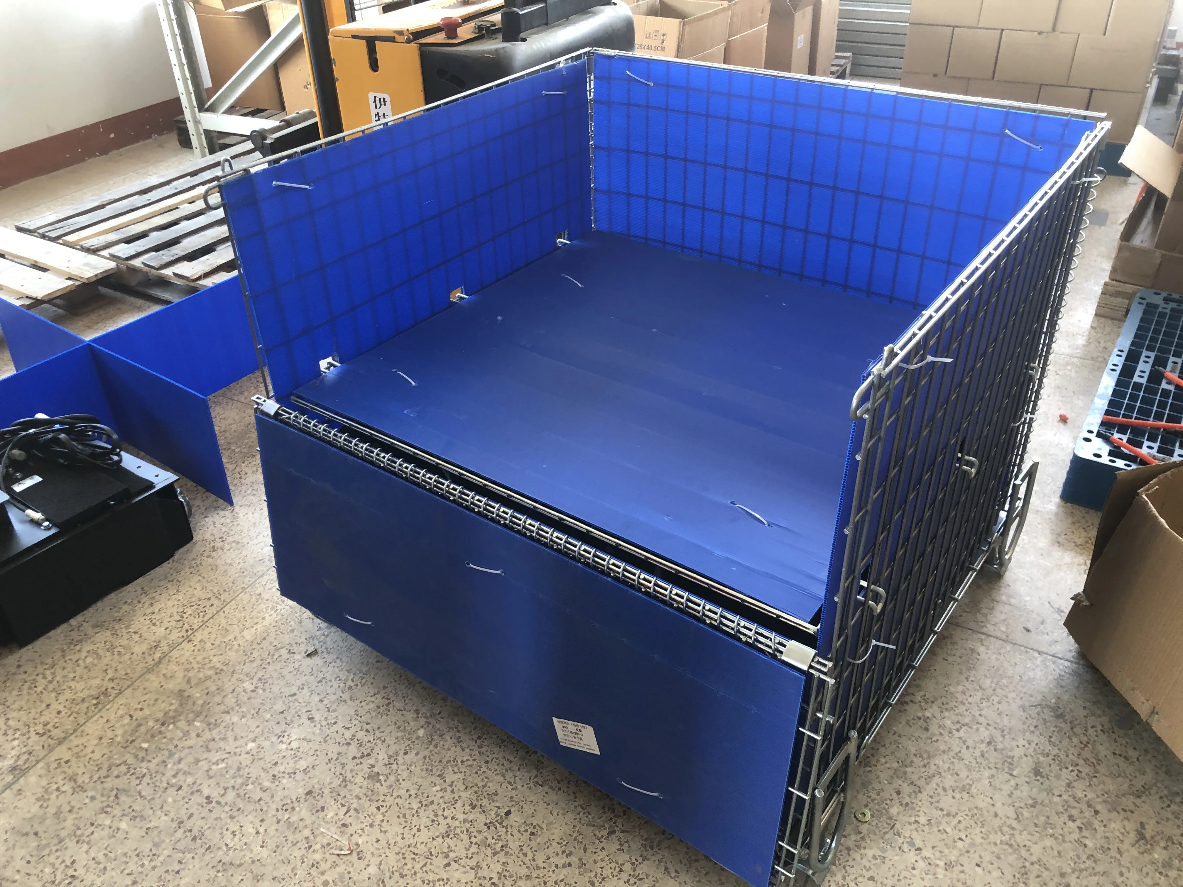 Customized Wire Mesh Container with Divided Compartments for Cables and Auto Parts