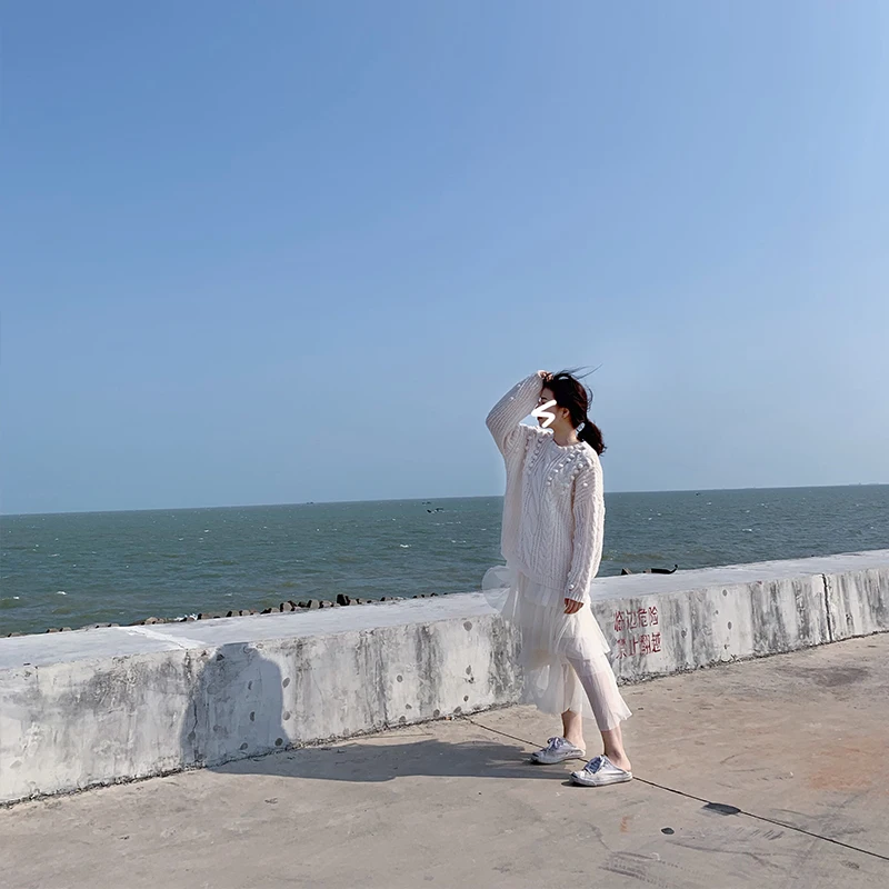 Womens Oversized Chunky Sweaters Casual Loose Knitting Baggy Slouchy Cable Crewneck Sweater with Pompoms