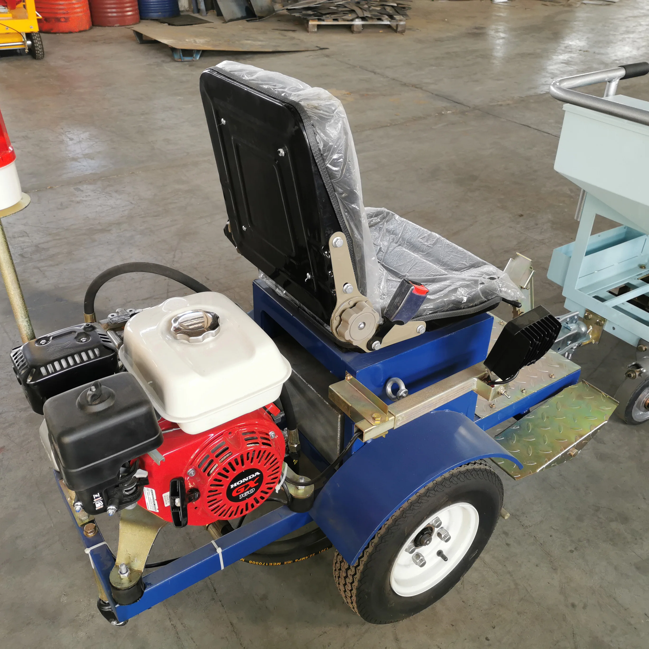 Автоматическая машина для маркировки дорожек из термопластичного материала