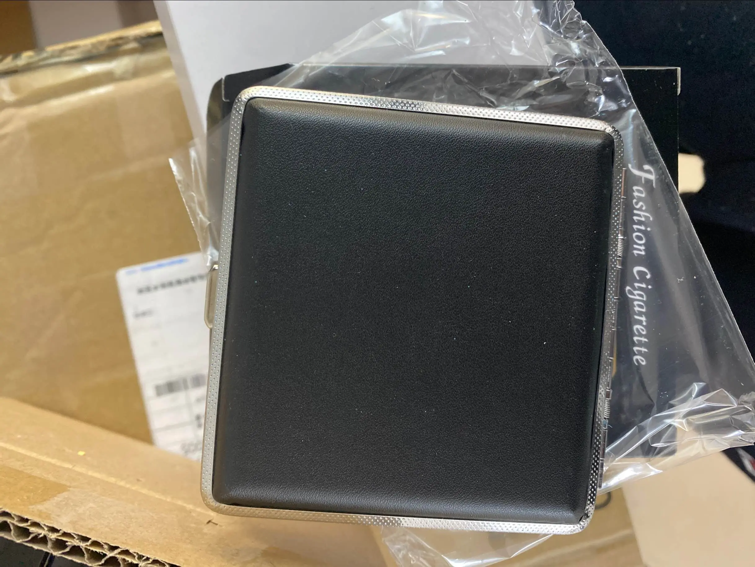 2021 Factory wholesale Leather Black Cigarette Case Holds 20 Cigarette for Regular Size