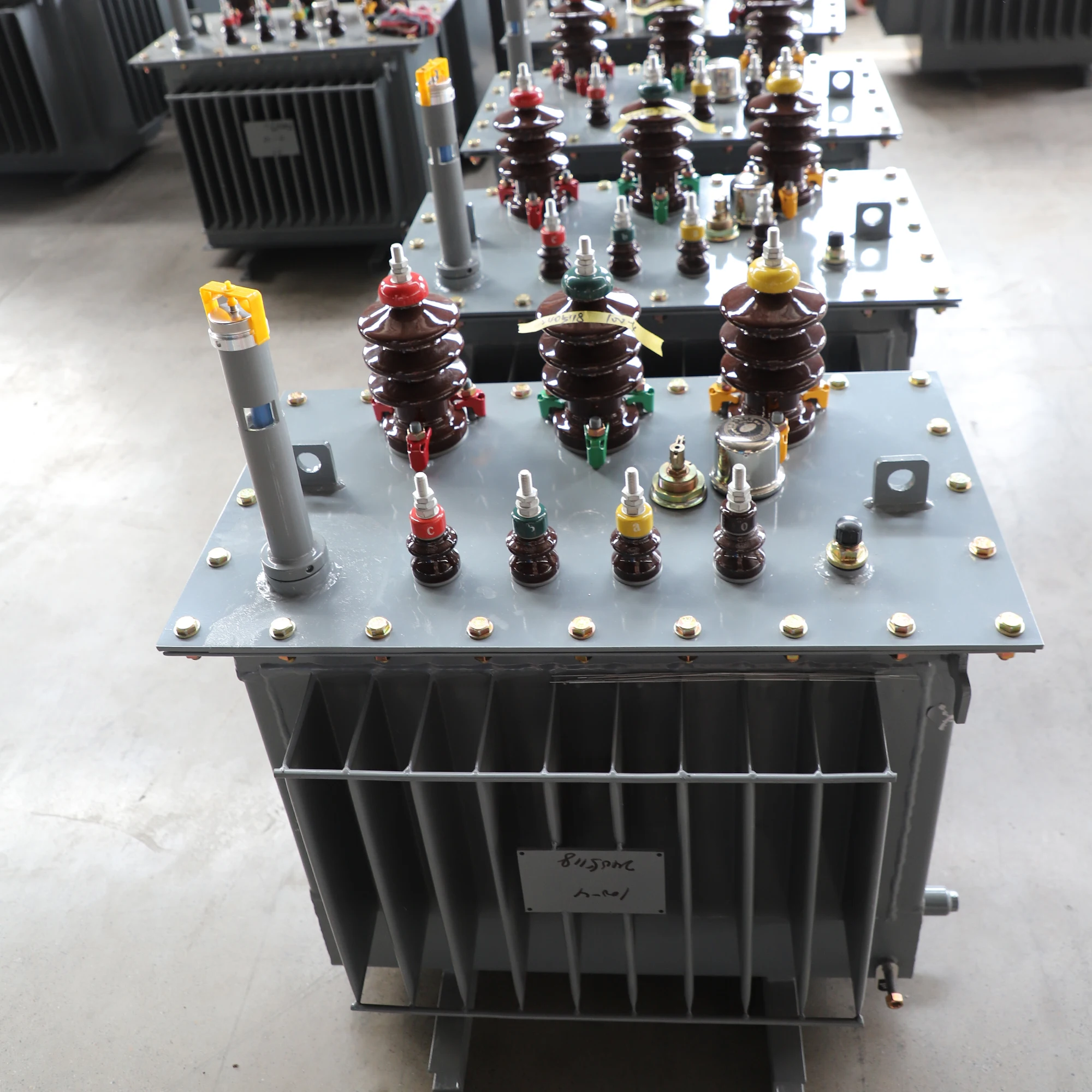 Three-Phase Oil Immersed Transformer with 25kVA to 630kVA Capacity 380V Output Voltage and 10kV/35kV Input Voltage