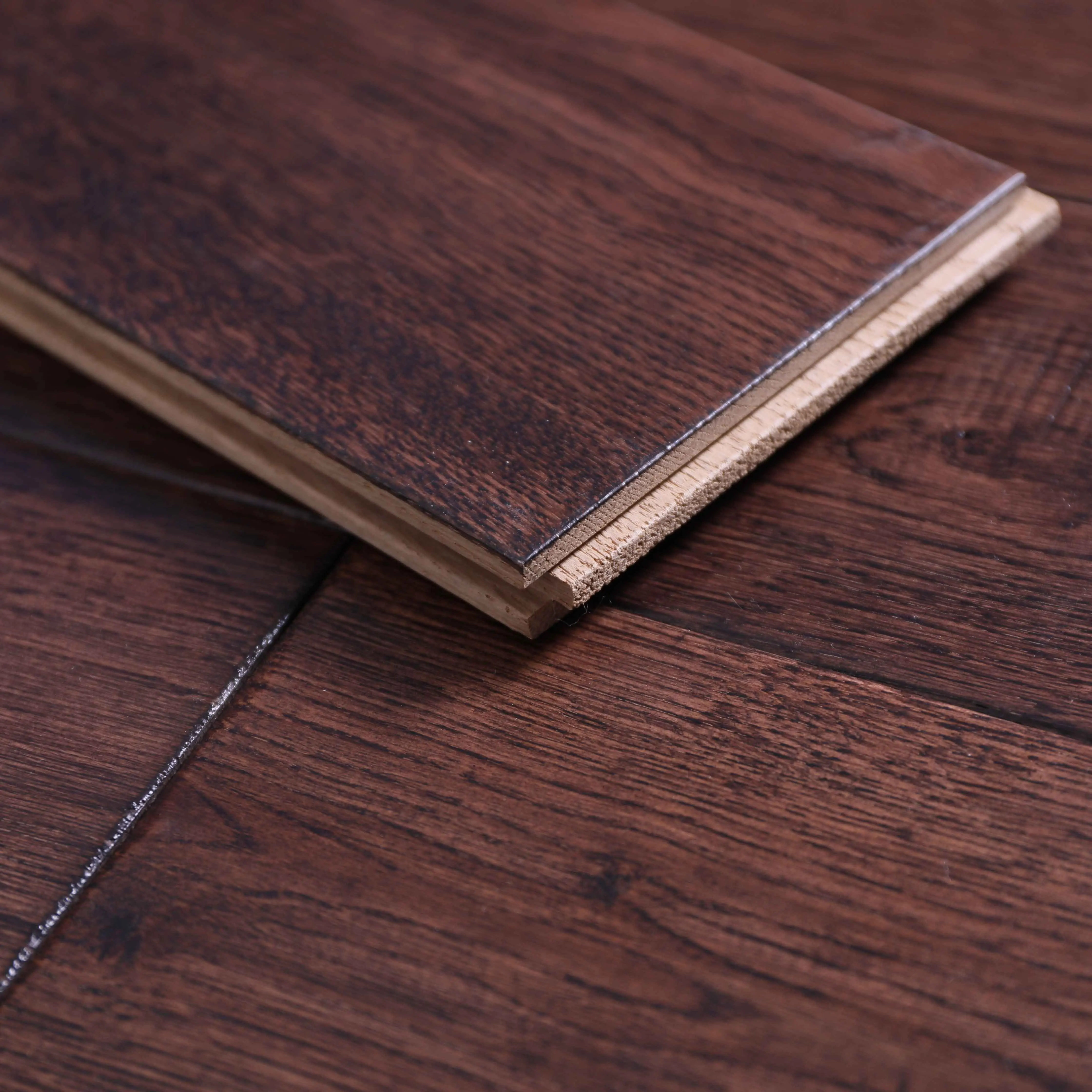 
18mm Oak UV Lacquered Solid Wood Handscraped Hardwood Flooring 