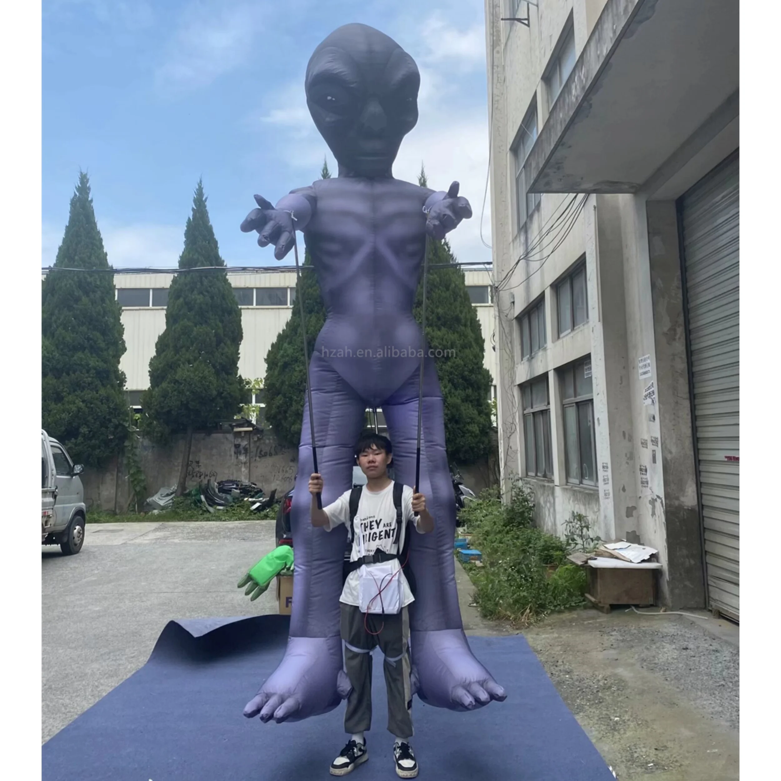 Custom desig inflatable alien puppet costume for parade performance