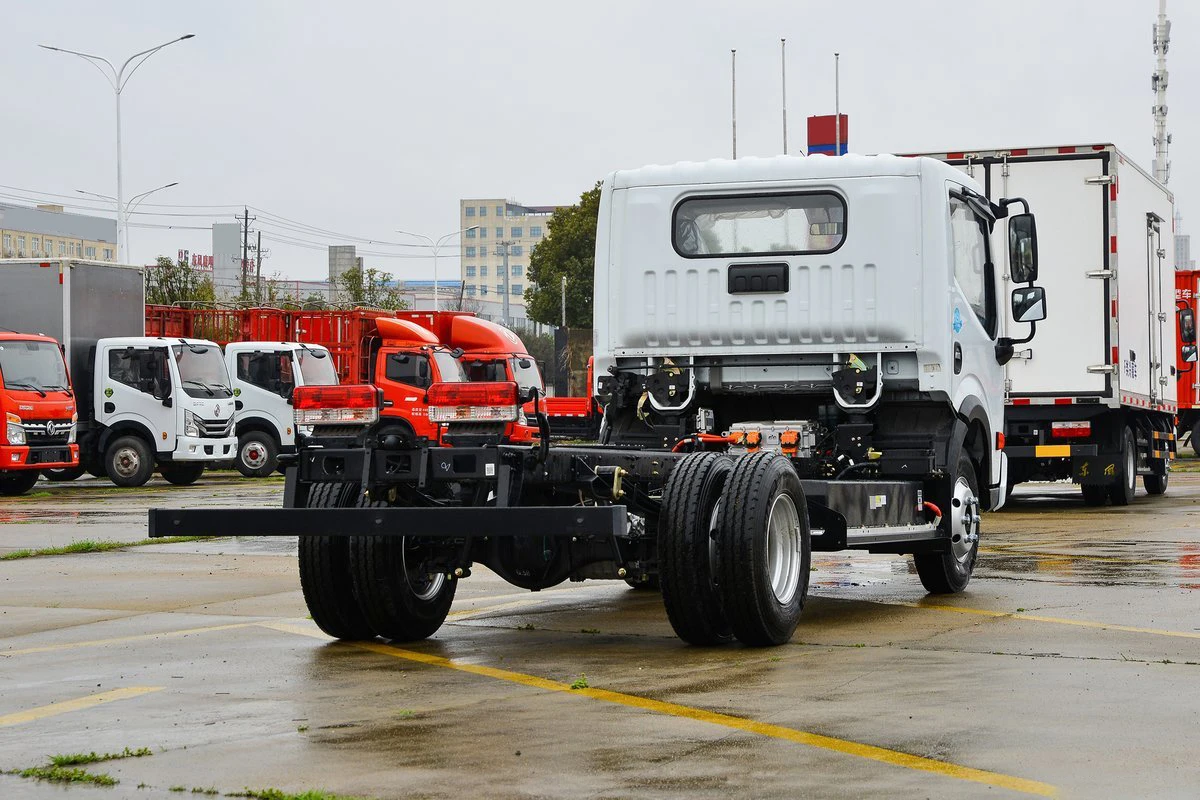 Trade auto frame system 4x2 6 wheeler 5995x2200x2360mm endurance mileage 355km truck chassis for sale