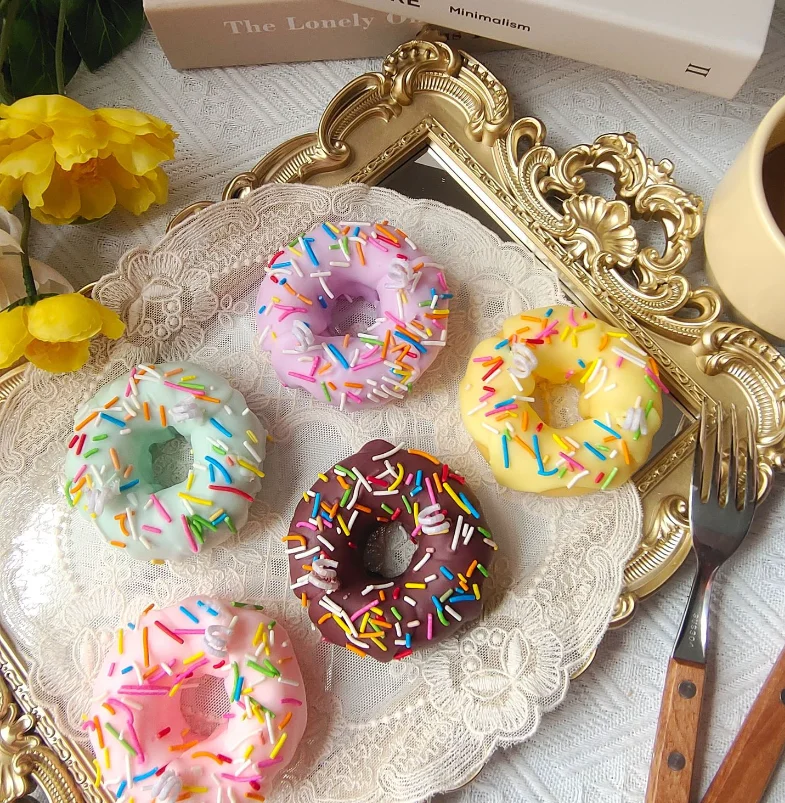 Popular Candles Home Fragrance  Donut Shaped Scented Candle 100% Soy Wax Food Dessert Cake Candles In Wholesale