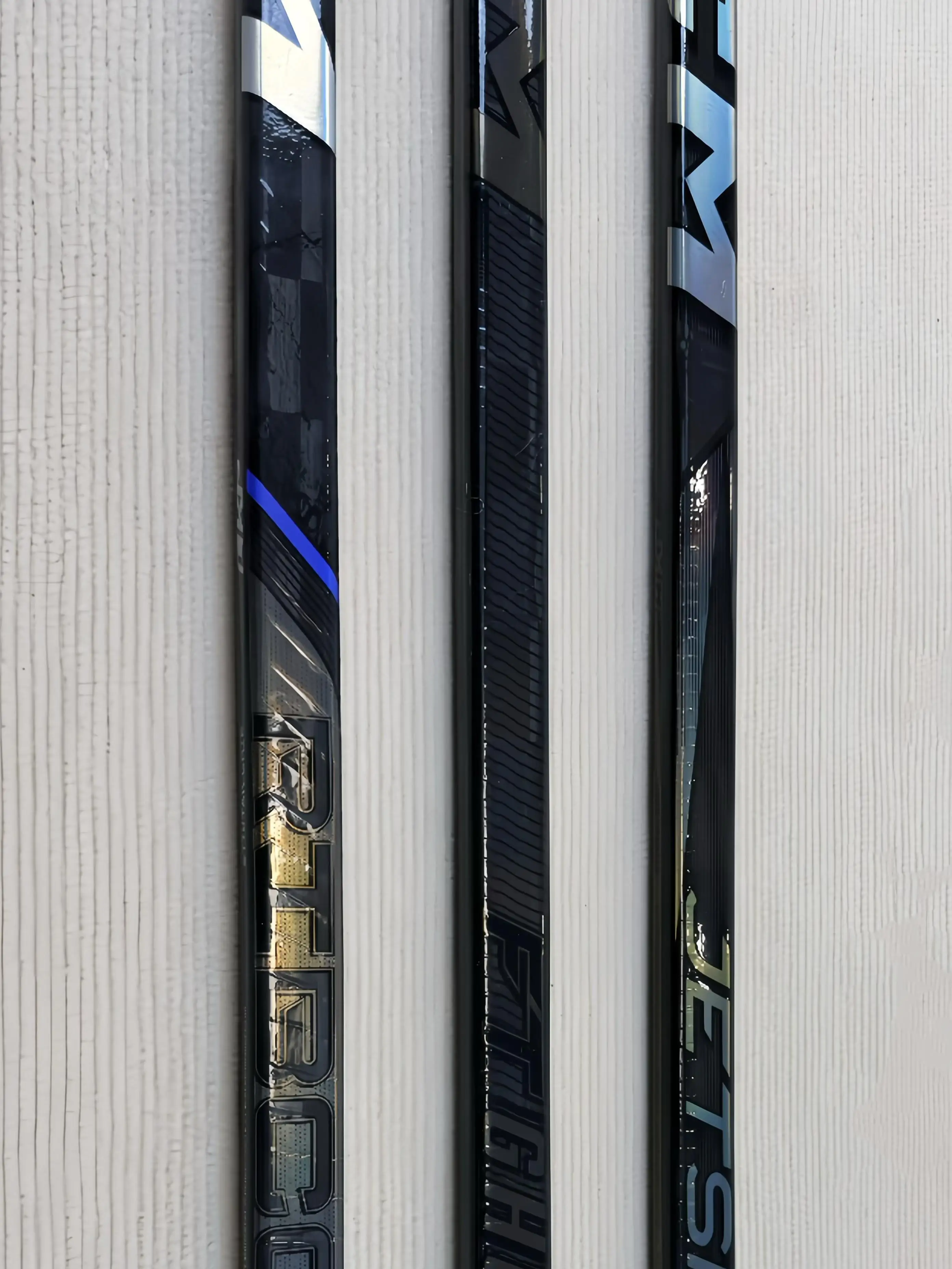 3K and 12K custom hockey sticks for training are made of fiberglass carbon and are cheap for junior youth and child players