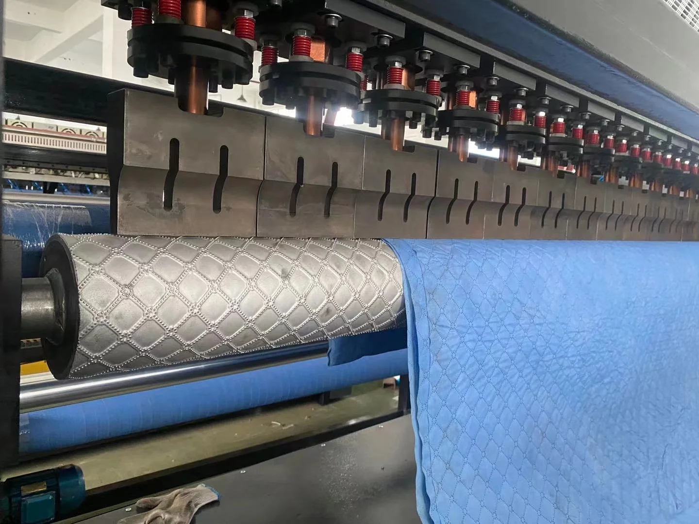 nonwoven fabric rolls Composite embossing machine ultrasonic quilting machine