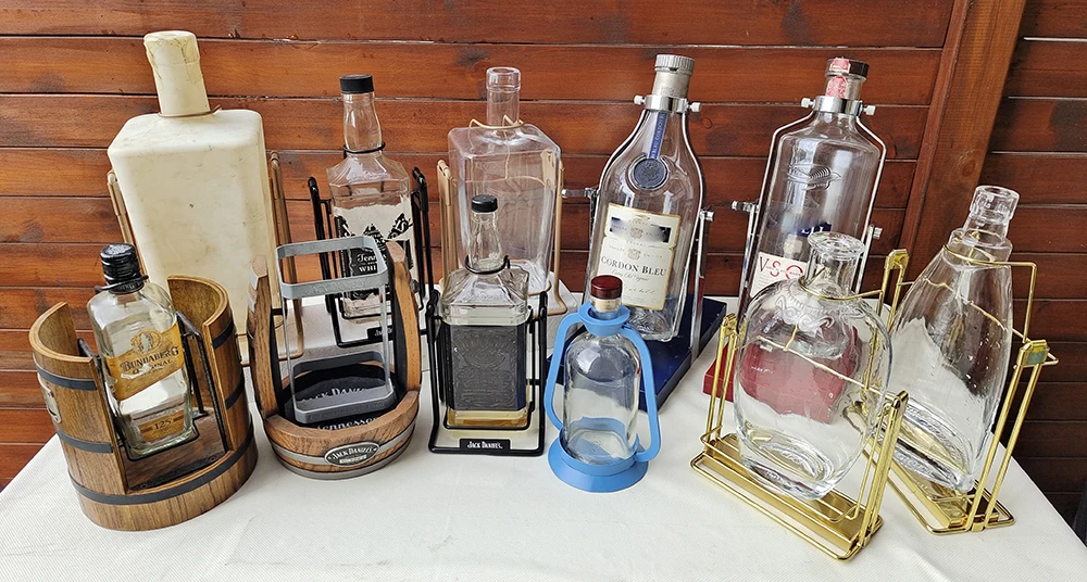 alcohol liquid beverage JD whisky rum bottle cradle glorifiers swing rack holder for champagne Cognac bourbon wine tequila vodka