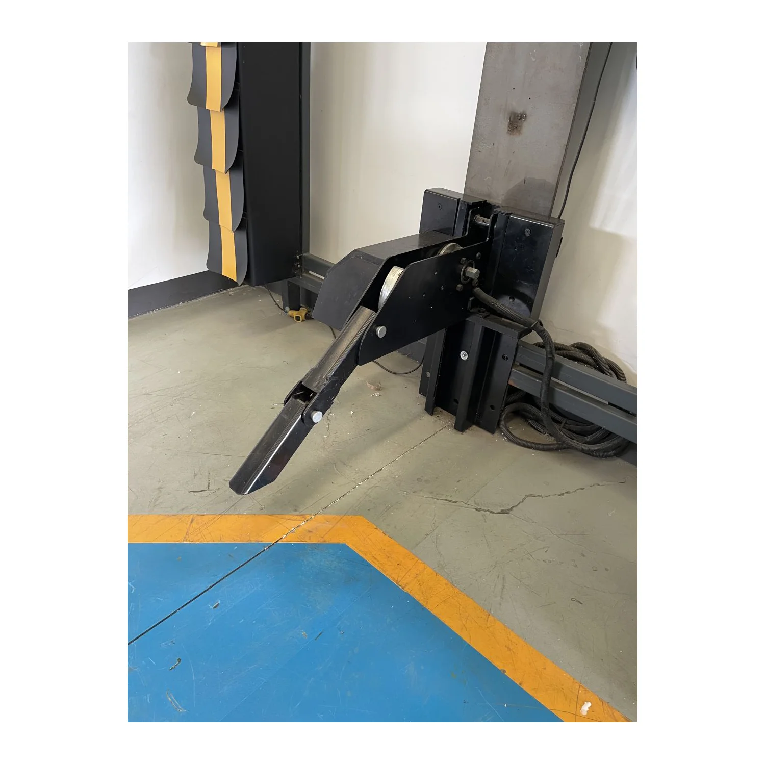 2023 New Product Professional Safety Truck Metal Hook Trailer Restraint Locks Trailer Dock Vehicle Restraints Limiter Locking Ge