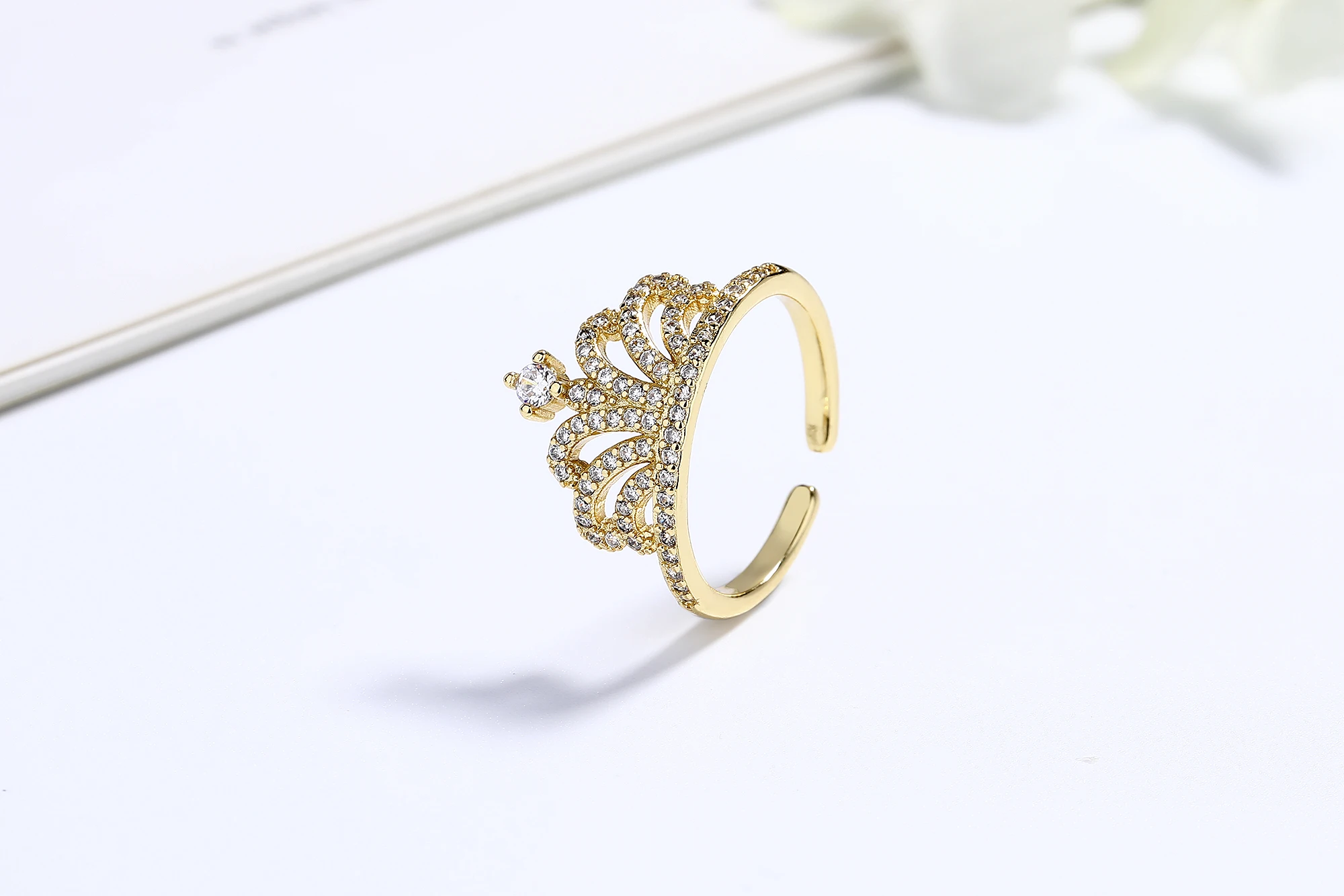 Majestic 18K Gold Plated Crown Rings Wholesale Fashion Elegance Women Fashion Jewelry Rings With Aaa Cubic Zirconia