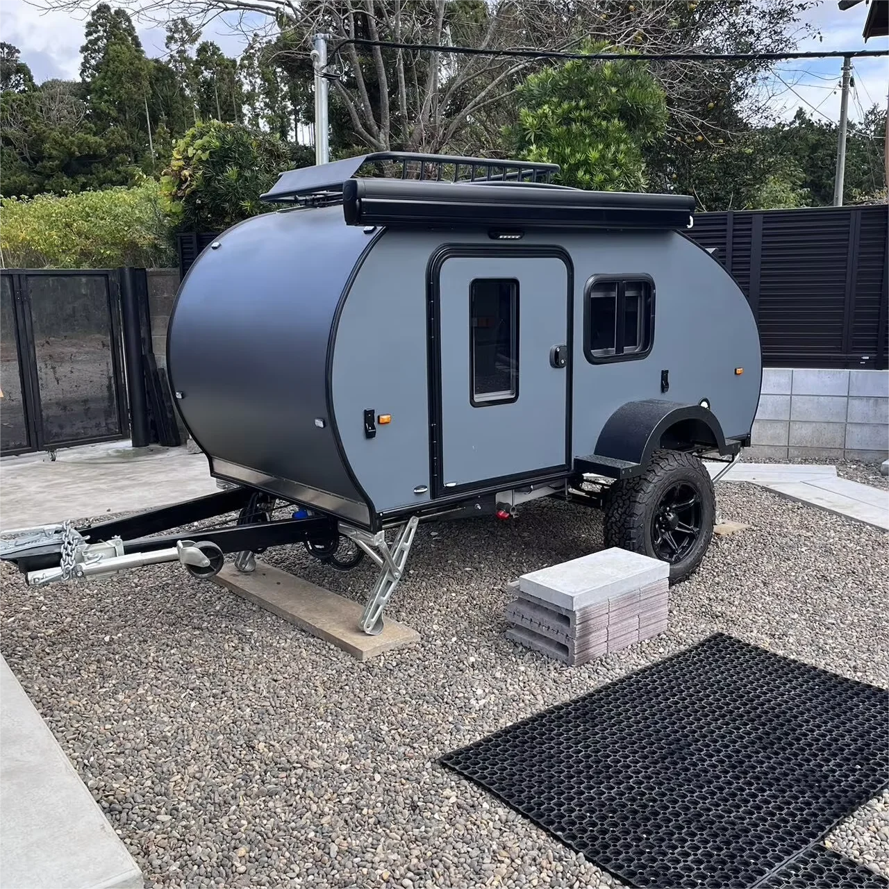 ONLYWE Small Teardrop Camping Travel Trailer Australian Standard Mini Fiberglass Teardrop Camper Caravan Trailer For Sale