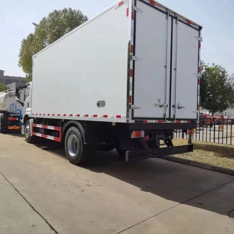 New Isuzu refrigerated truck 30 cbm  refrigerator wagon freezer vehicle