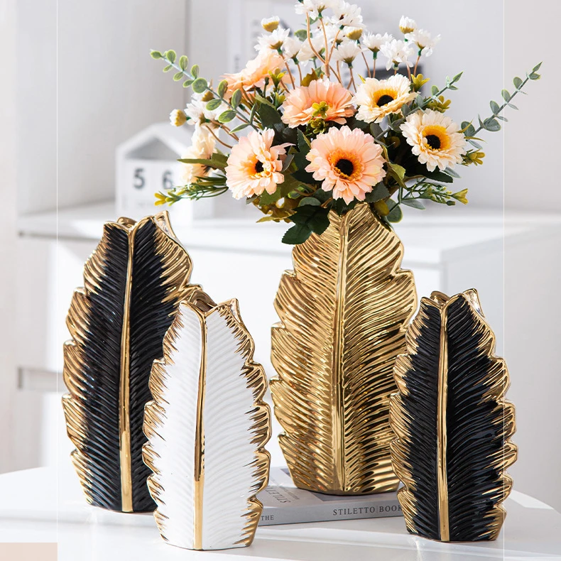 Wholesale Custom Nordic Modern Glazed Banana Leaf Home Hotel Decorative Gold and Black Ceramic Vase for Flower