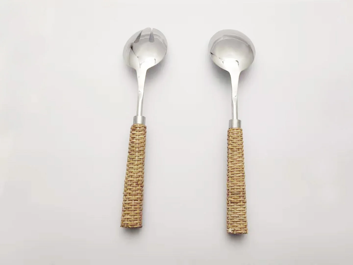 
Salad serving set with wooden bamboo woven handle 