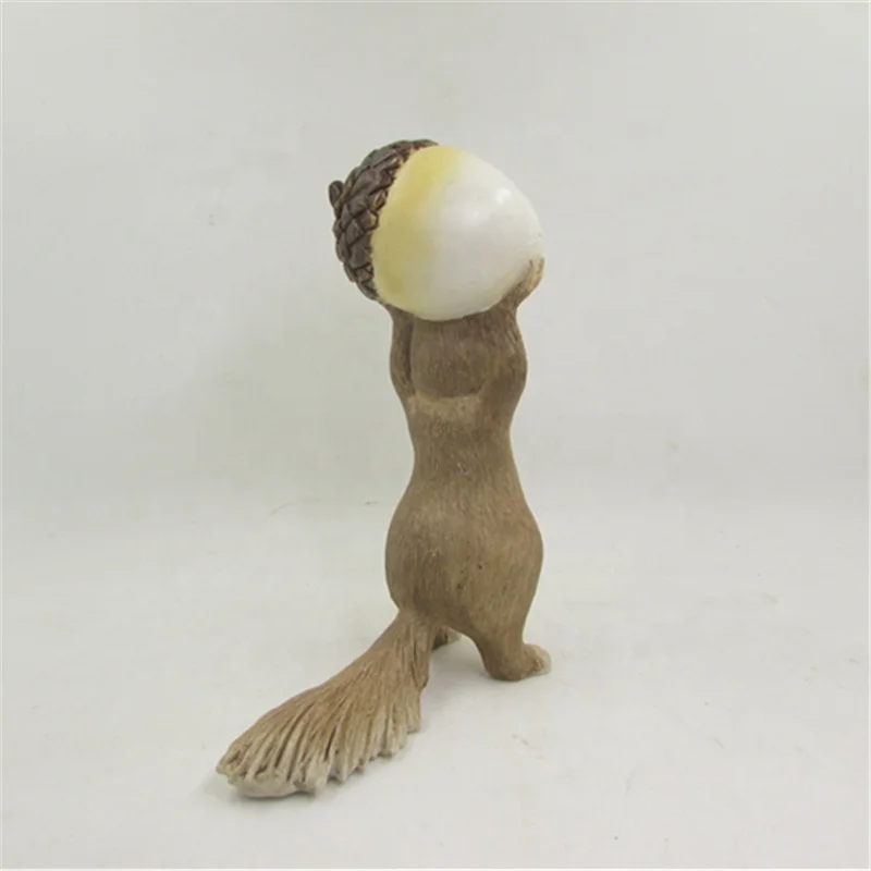 Z12910A Wholesale Garden Decorative Mini Resin Squirrel With Pine Cone Statue Squirrel Figurine