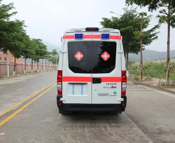IVECO High Roof 125kw Diesel Engine Monitoring Ambulance 2998ml 8AT Medical Emergency Rescue Vehicle for Sale