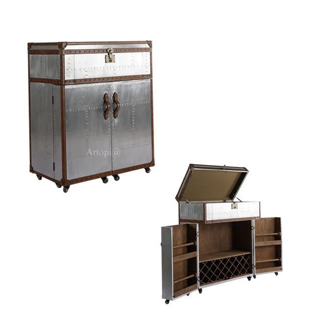 Шкаф для гостиной в винтажном стиле