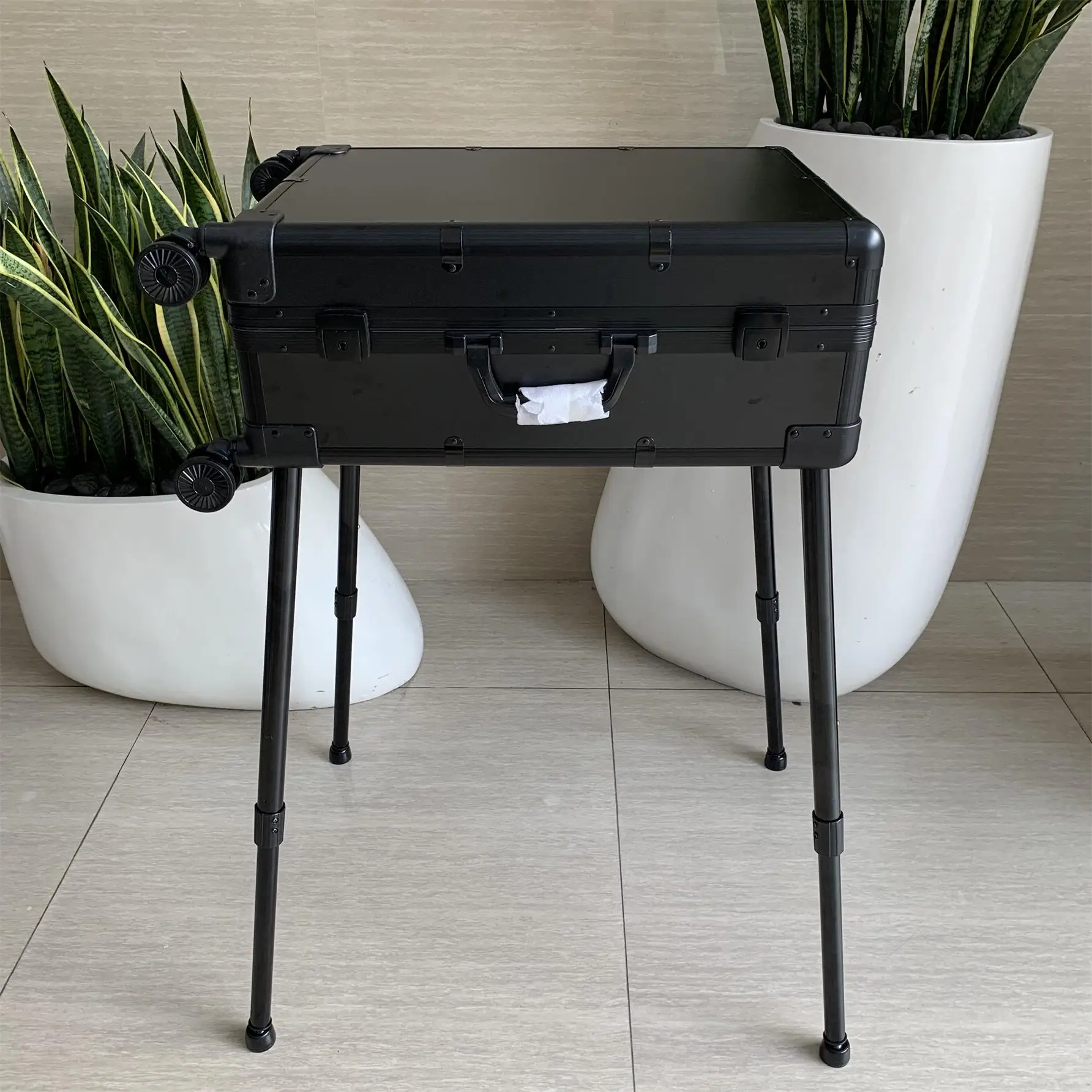 Professional Aluminum Cosmetic Case With Lights Aluminum Studio Rolling Makeup Case Lighted Trolley Case With Mirror