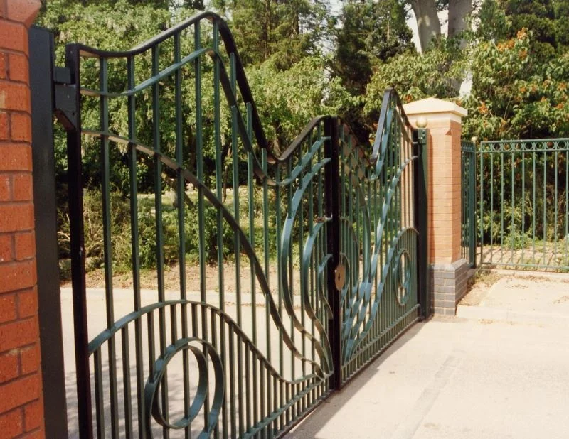 
 Популярные дизайны кованых железных ворот с забором с сертификацией   (1600108253799)