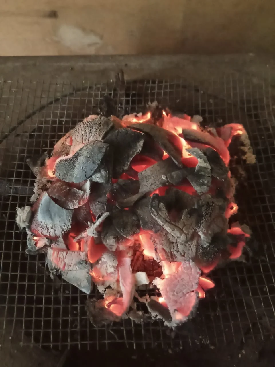 Coconut Shell Charcoal 100% Natural Raw Material Charcoal