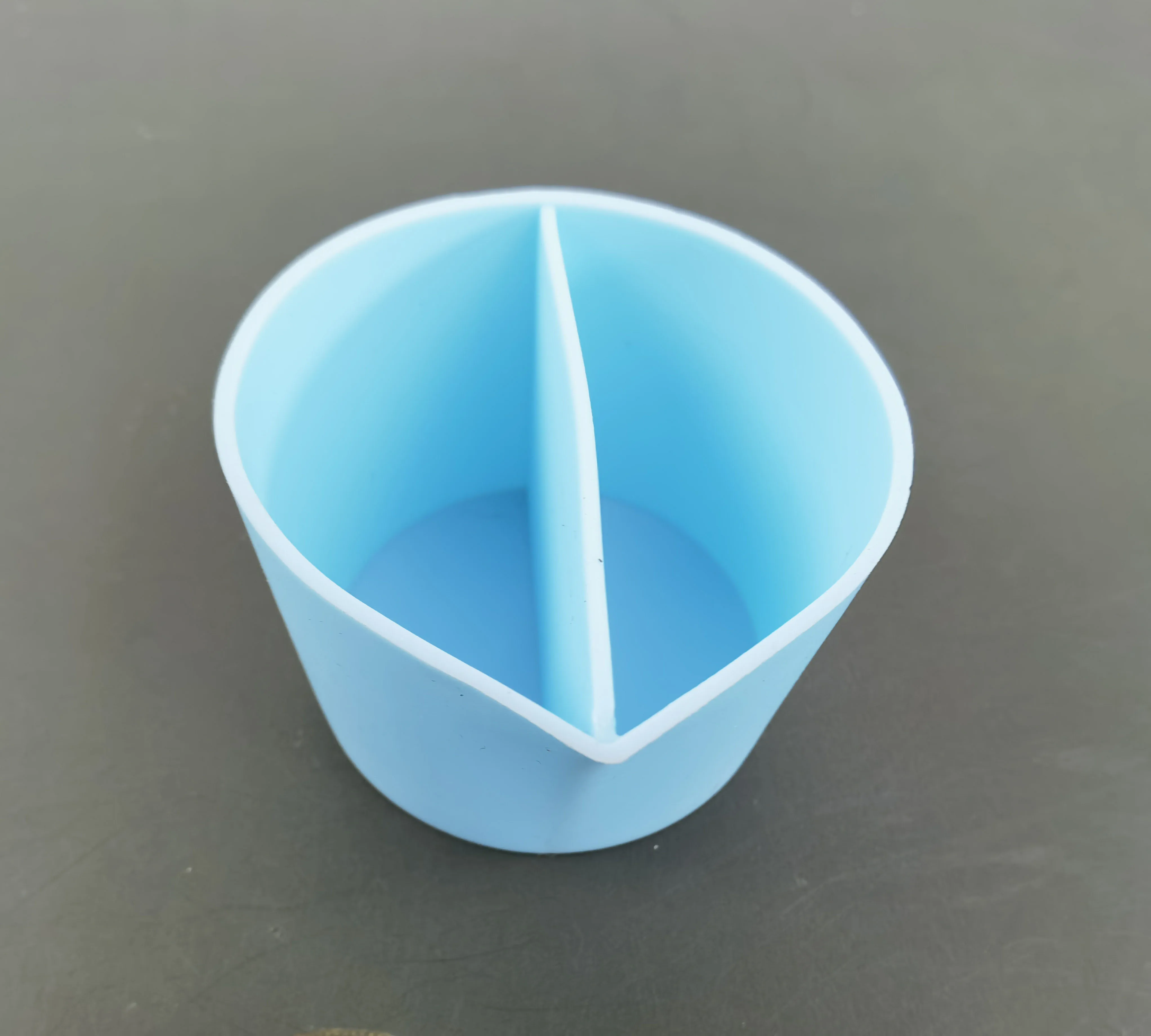 blue color Split Cup for Paint Pouring, Rusable Silicone Split Cup High Quality for Acrylic Paint Resin Pouring DIY Making