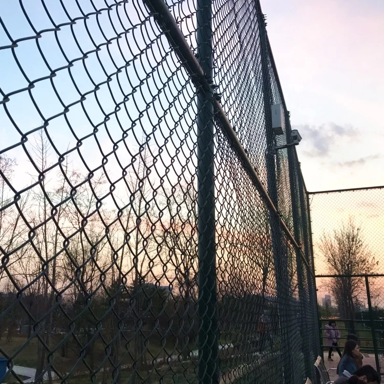 Highway pvc coated chain link fence Sports ground hot dipped galvanized diamond fence Basketball court woven cyclone wire mesh