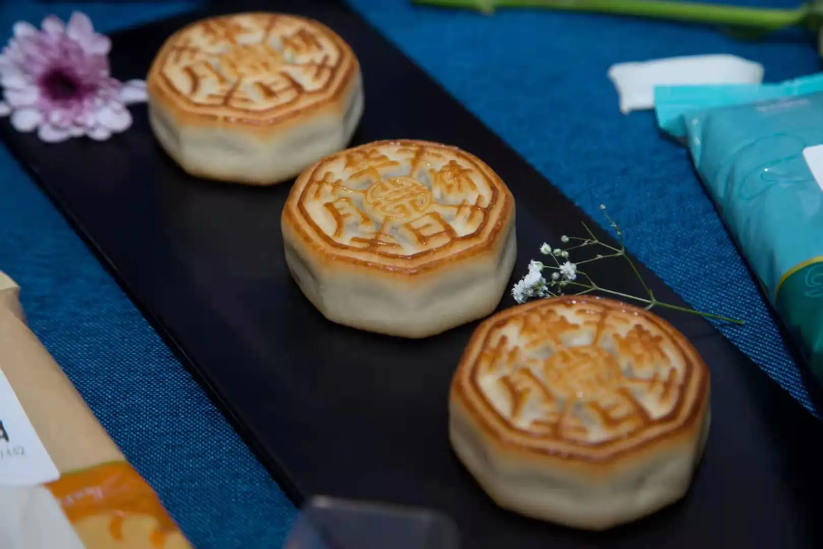 Bestsellers Direct Mid-autumn Mooncake Gift Box Oem Customized Spot Egg Yolk Mooncake