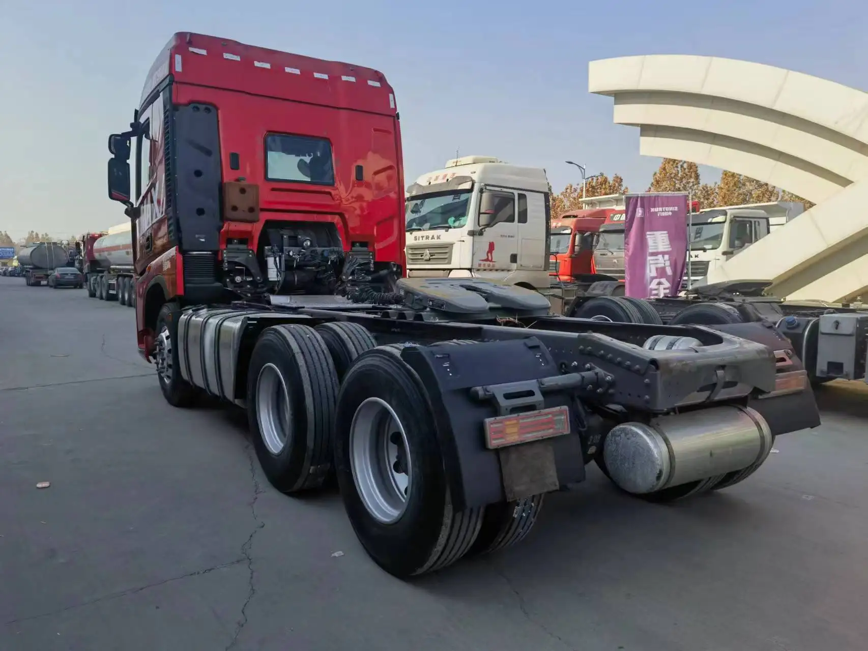 Новый трактор Howo Max грузовик газовый тягач торговый