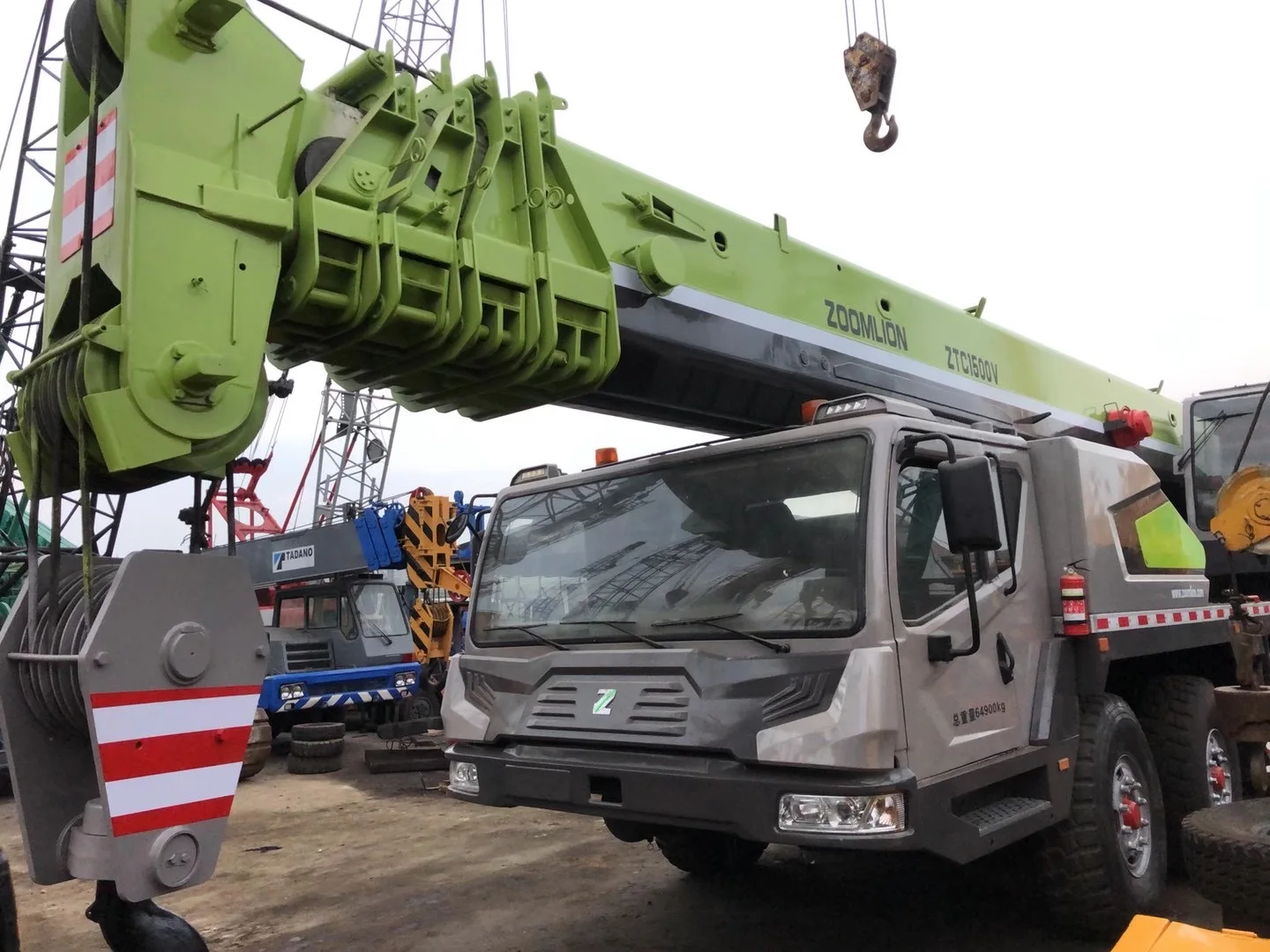 used original Zoomlion ZTC1500V truck crane maximum loading 150 ton