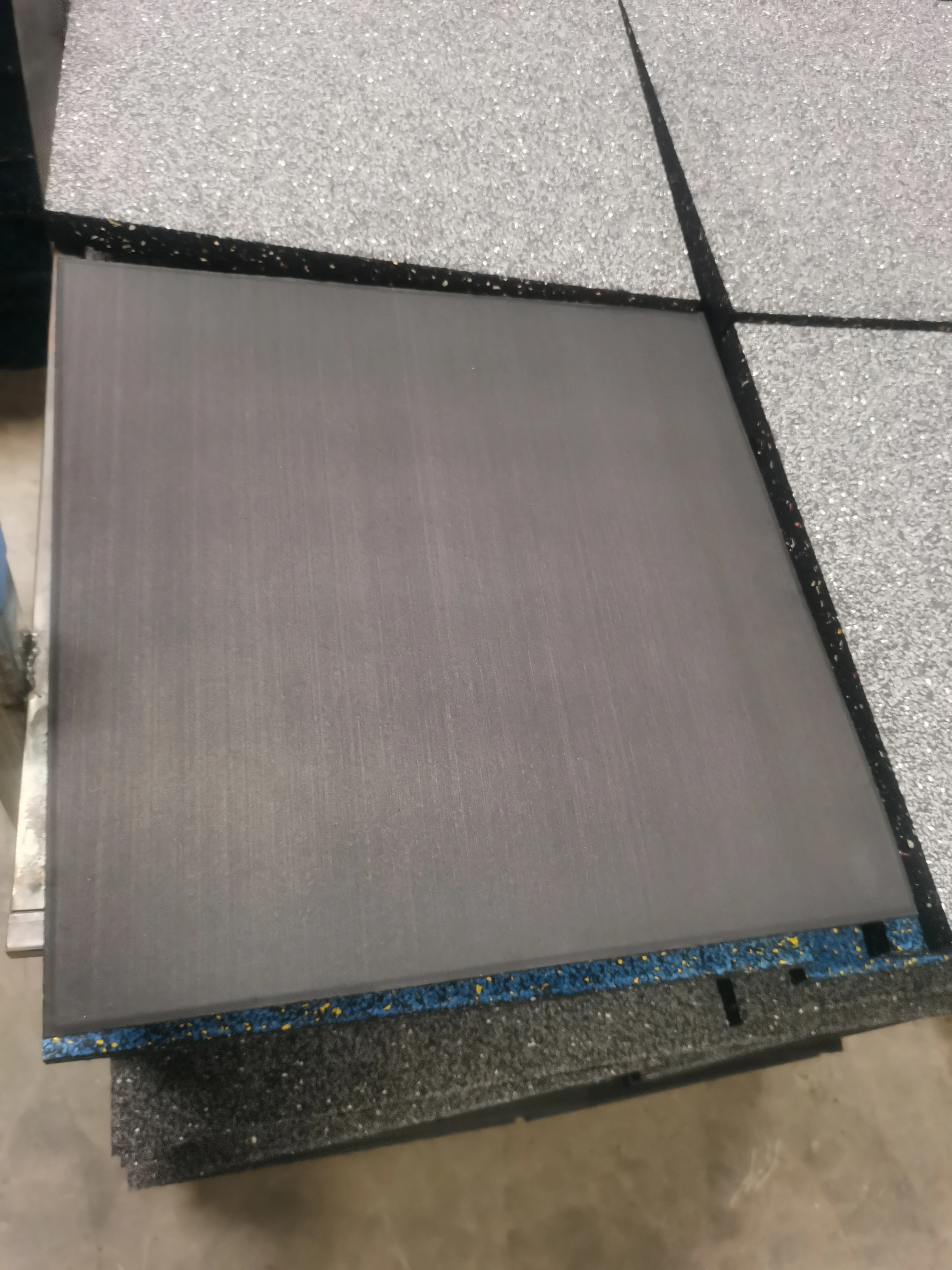 Factory direct sales crump tyre rubber granulate gym floor mat rubber flooring