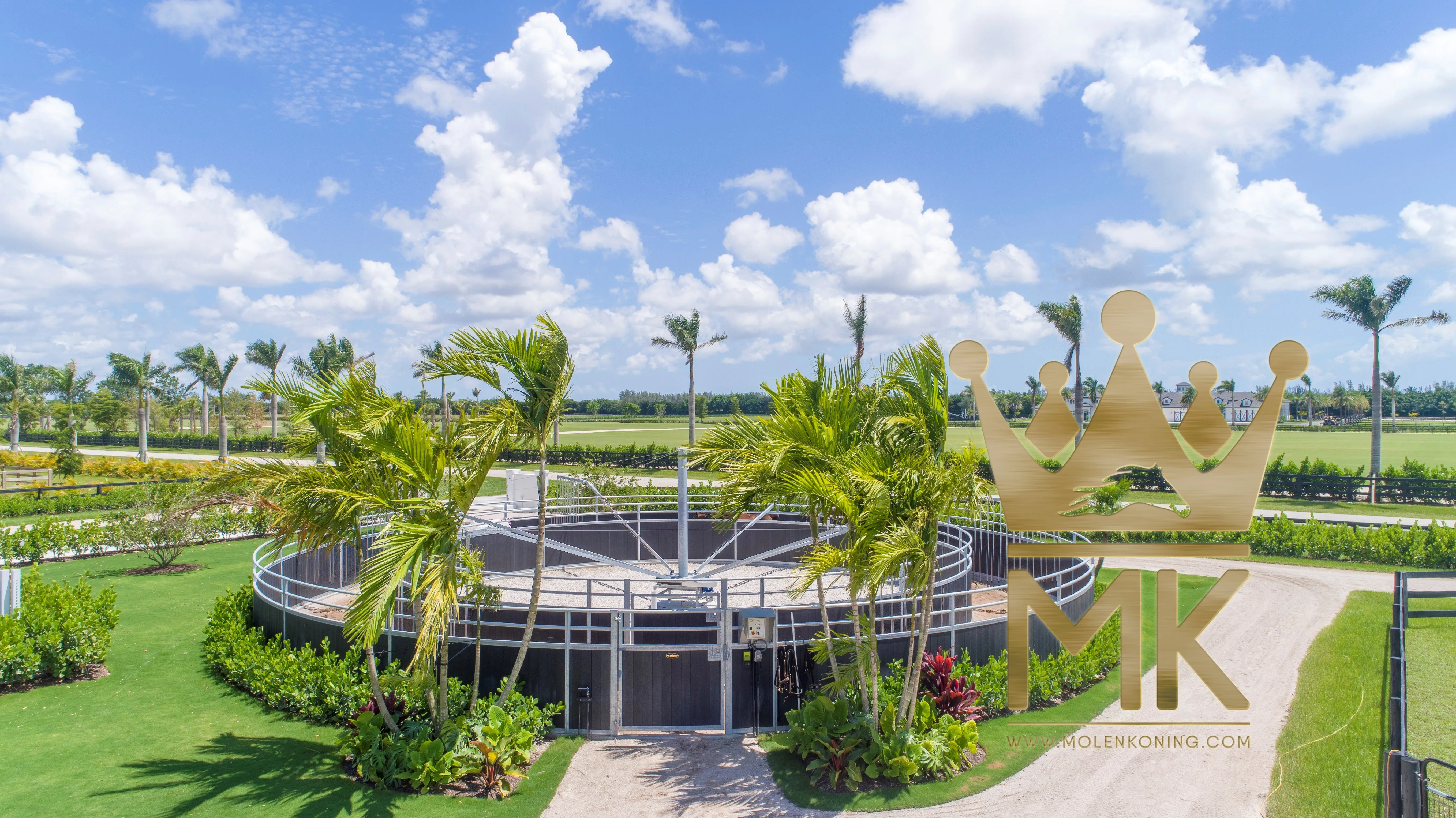 Horse Walker from Molenkoning - Easy self installation - European top product - specialist in world wide shipping - Beste prices