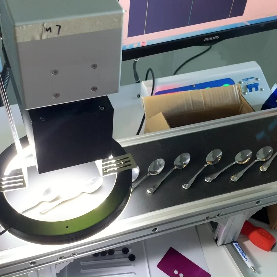 
CCD Visual Positioning JPT MOPA M7 20W 30W 60W 80W 100W Fiber Laser Marking Machine Half Enclosed Laser Marker CE Certified 