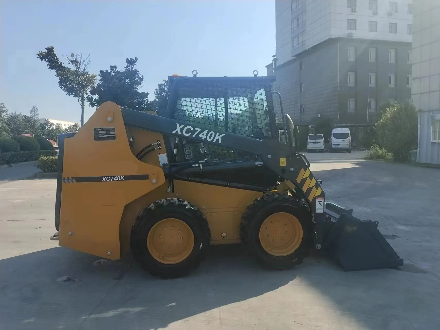 Погрузчик с скользящей управляемоей Xc740K по низкой цене креплением CE