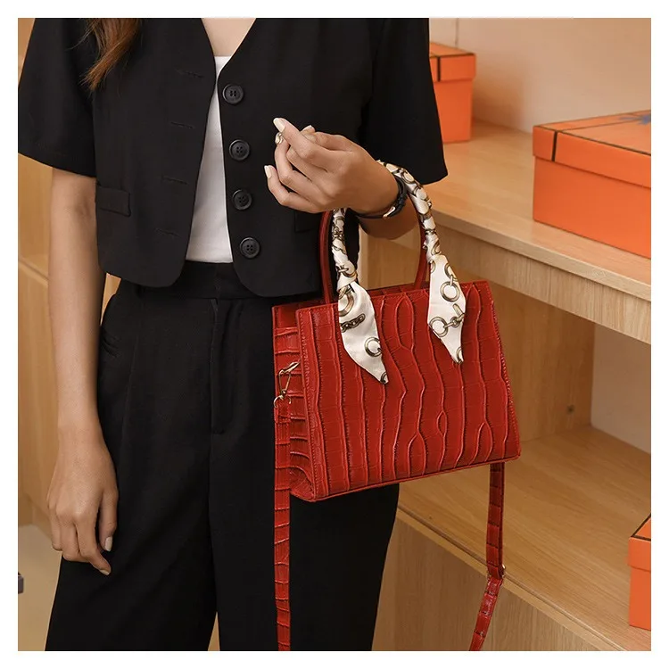 Wholesale fashion small bags ladies with litchi pattern designer handbags famous brands