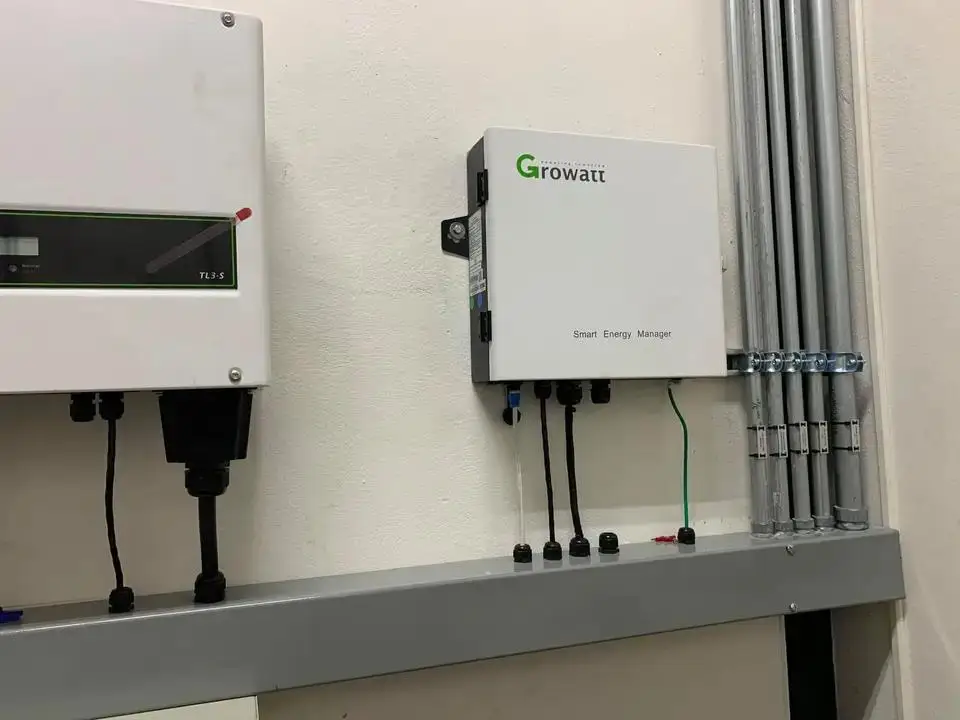 Growatt Smart Energy Manager(SEM-E) управляет несколькими инверторами солнечной энергии и хранения гибкие CT для различных размеров проекта