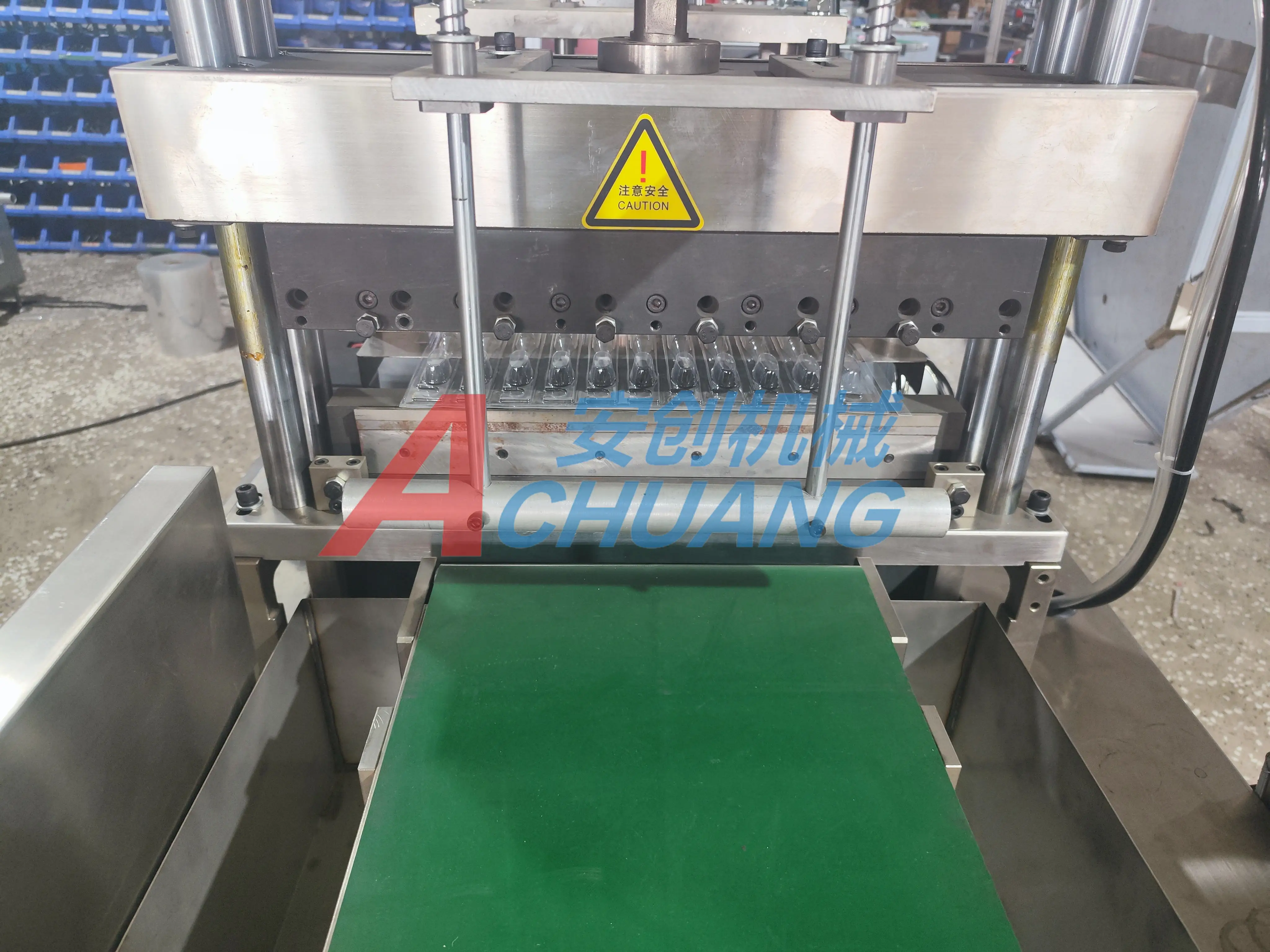 Auto Plastic Thermoforming Machine small