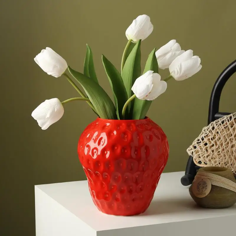 2023 New Hot Popular Red Strawberry Vase for Home Decor Nordic Creative Decoration Hydroponic Vase Ornaments