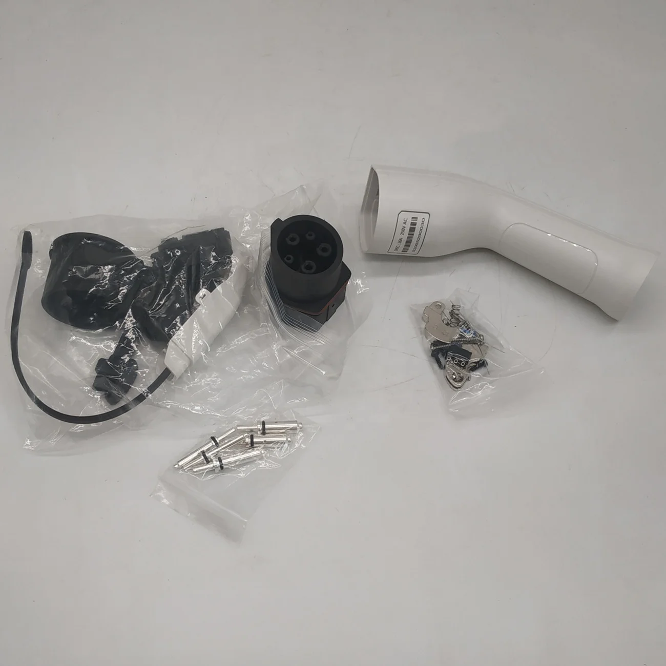 3.3KW AC 250V 16A sae j1772 ev plug for charging EV,iec 62196-2 ev plug,European standard