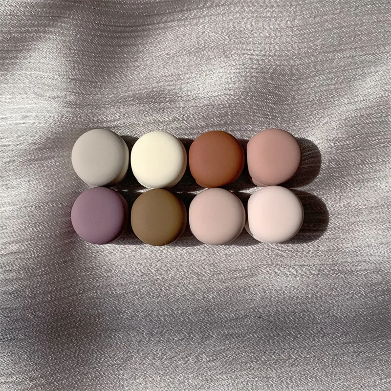 The new Malaysian Macaron round scarf clasp strong magnet Lady gauze scarf accessory shawl cuff link