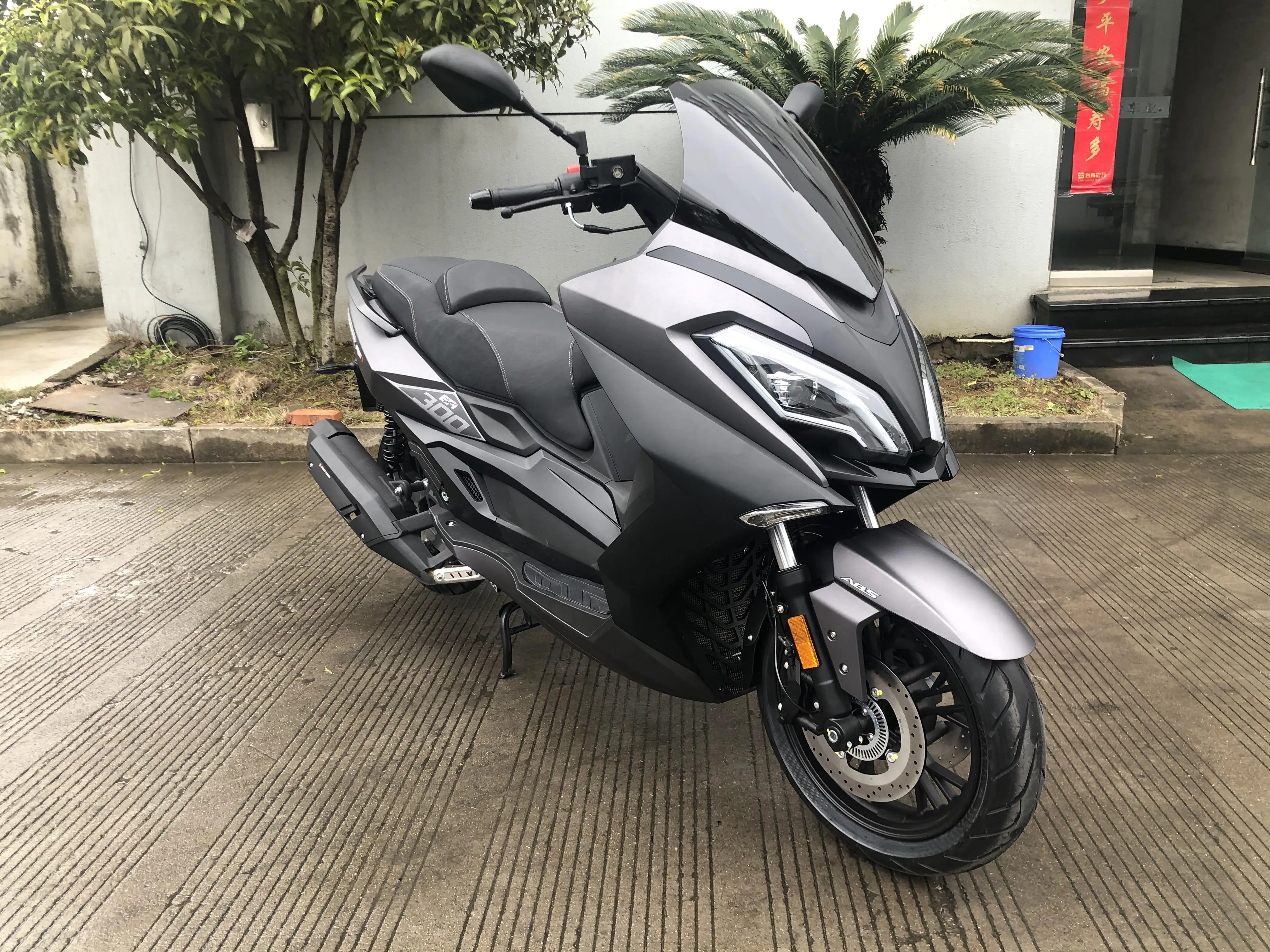 Popular sale black color 300cc 120kmh high speed off road gas motorcycles scooters