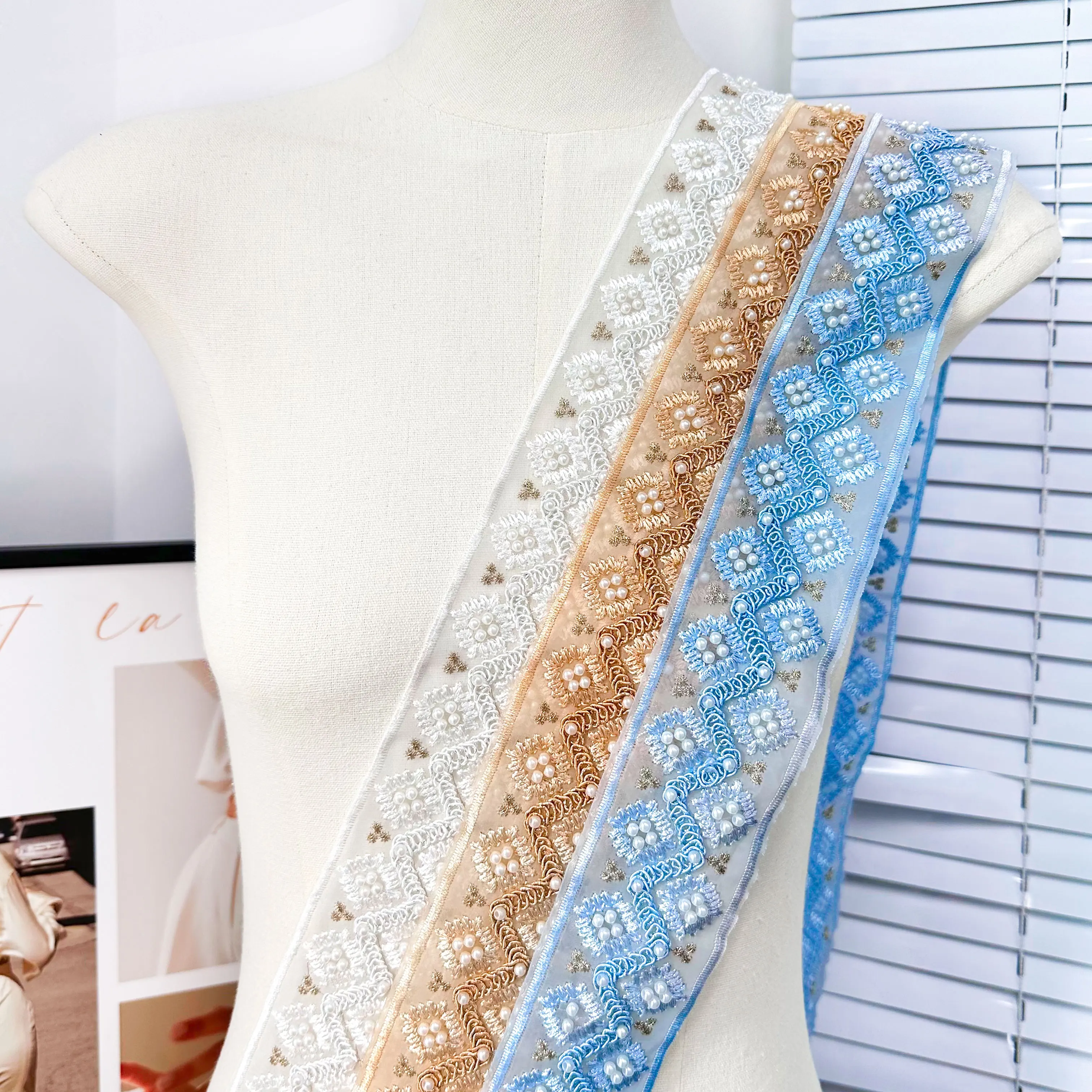 2024 Wholesale New Style High Quality Design White Pearl and Flowers Beads Lace Trim Lace Trimming Accessories For Women