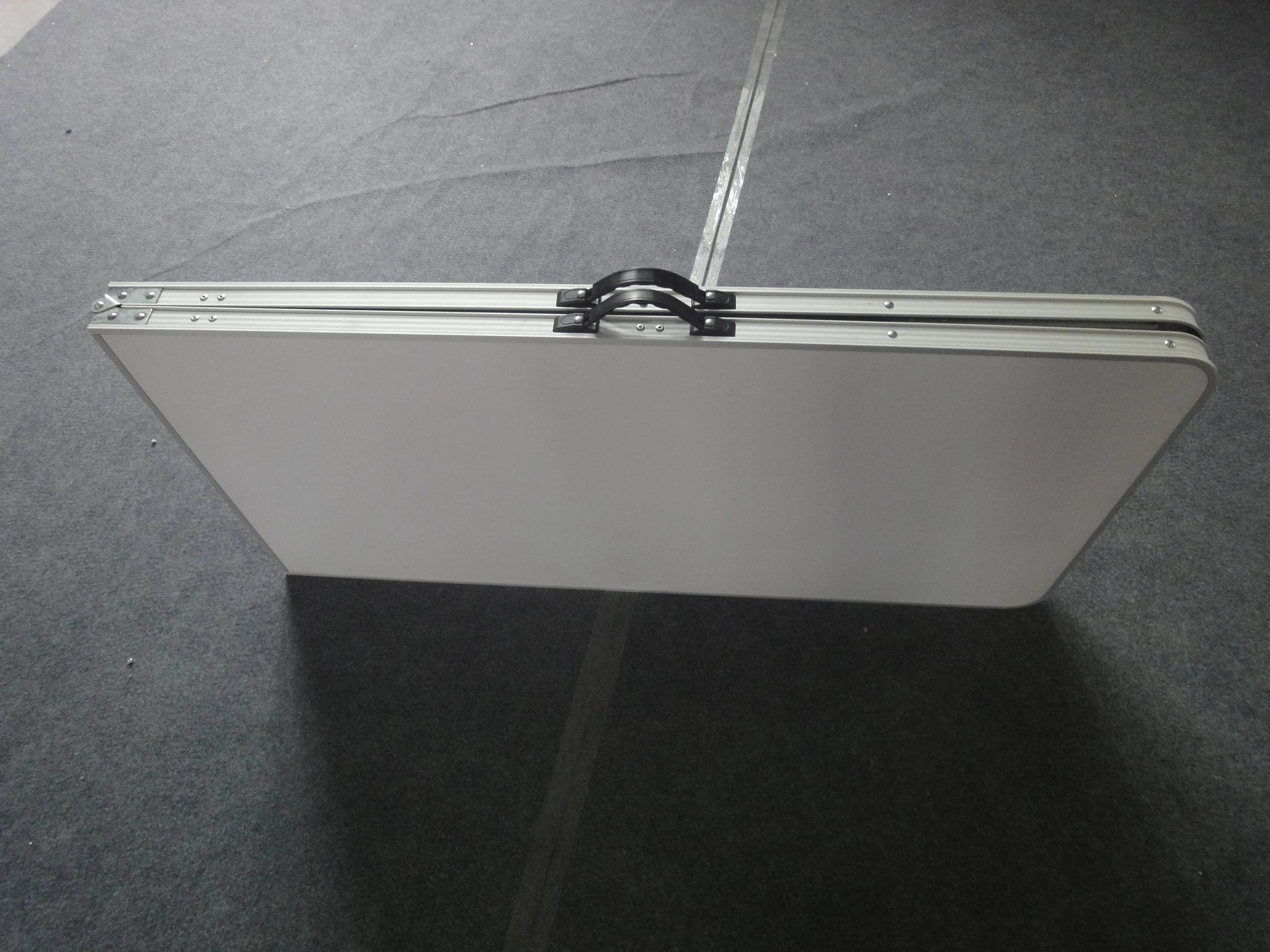 8-футовый алюминиевый Пивной Стол для понга, сложенный пополам