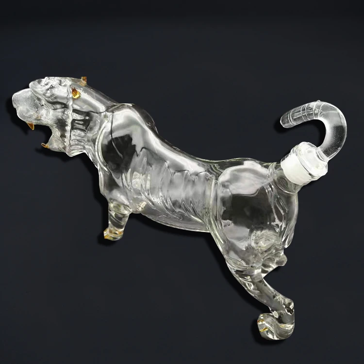 High borosilicate glass tiger shape whisky glass bottle wine decanter